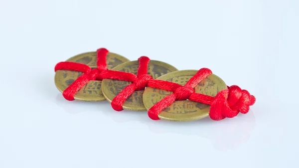 Kinesiska nyåret deco traditionella Kina slips och antika mynt — Stockfoto