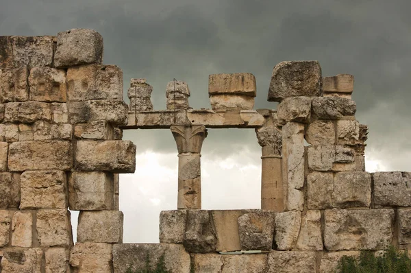 Apamea Syria, αρχαία ερείπια με περίφημη κιονοστοιχία πριν από τις ζημιές στον πόλεμο — Φωτογραφία Αρχείου