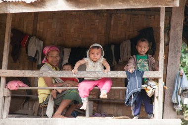 Luang Namtha Laos 12.24.2011 Kuzey Laos kabile bölgesindeki aileler. 