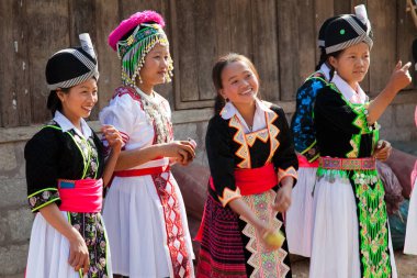 Luang Namtha Laos 12.24.2011 Hmong çocukları Laos 'un kuzeybatısındaki kabile bölgesinde 