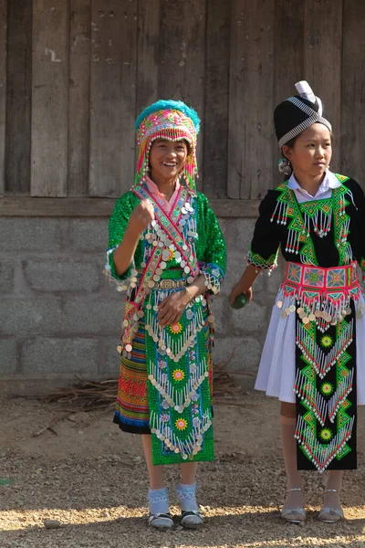 Luang Namtha Laos 12.24.2011 Niños hmong en la región tribal del noroeste de Laos — Foto de Stock