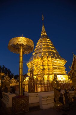 Wat Phra Chang Mai Tayland 12.9.2015 altın Budist tapınağı. Yüksek kalite fotoğraf