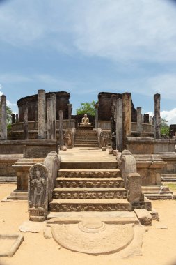 Polonnaruwa Sri Lanka Antik Buda heykelleri ayakta duruyordu.