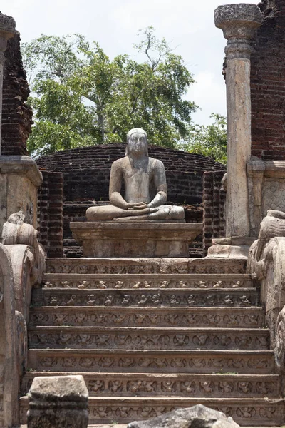 Polonnaruwa Sri Lanka Ruínas antigas Estátuas de Buda em pé sentado — Fotografia de Stock