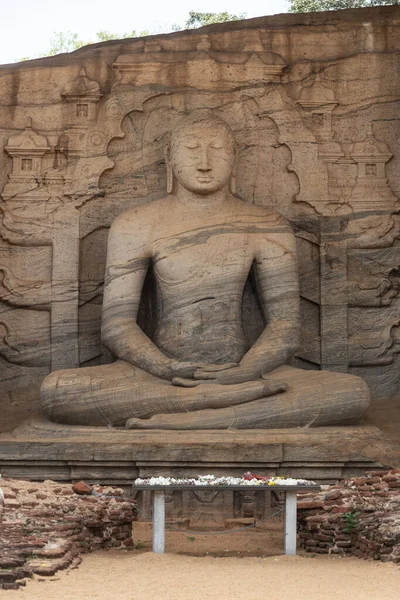 Polonnaruwa Sri Lanka Oude ruïnes Standbeelden van Boeddha zittend — Stockfoto