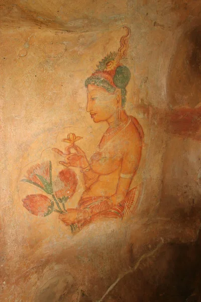 Sigirya, Sri Lanka duvar resimleri kaya resimleri, genç kızlar, 5. yüzyıl freskleri. — Stok fotoğraf