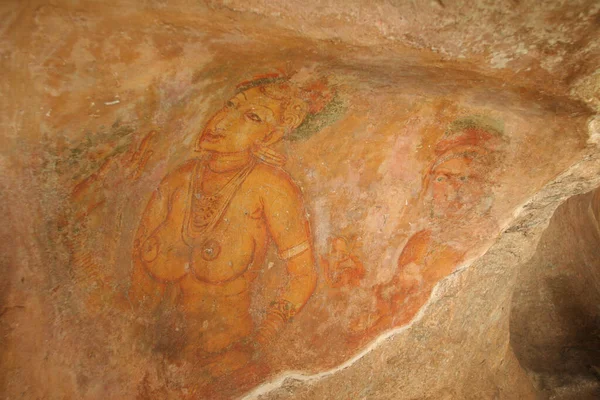 Sigiriya, Sri Lanka murals rock paintings Damsels, 5th century frescoes — Stock Photo, Image