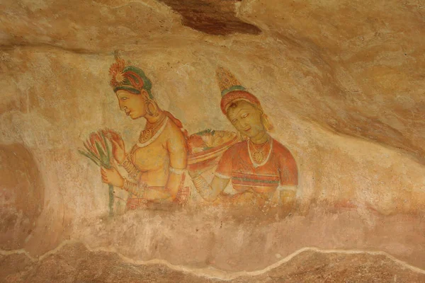 Sigiriya, Sri Lanka murals rock paintings Damsels, 5th century frescoes — Stock Photo, Image