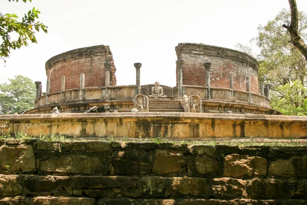 Polonnaruwa Sri Lanka Ősi romok Buddha szobrai, ahogy ott állnak, és ülnek. — Stock Fotó