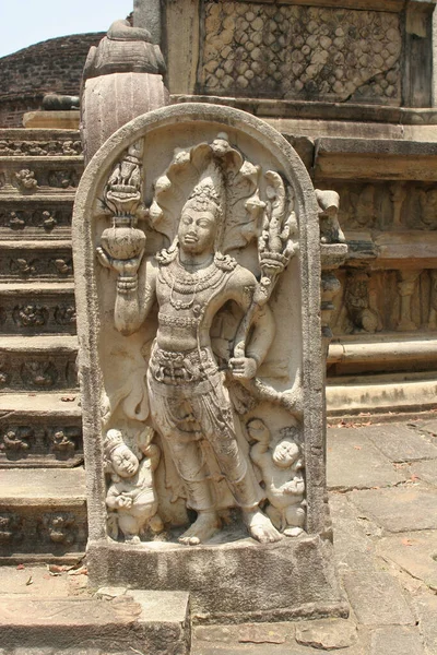 Polonnaruwa Sri Lanka Forntida ruiner Statyer vid ingången till helgedomen bredvid trappor Stockbild