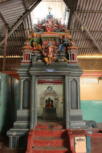 Matale Sri Lanka 4.9.2006 Sri Muthumariamman Hindu Temple with famous gods — 图库照片