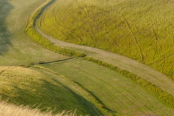 Englischer Blick Auf Die Landschaft Mit Geschwungenen Graslandschaften Bei Sonnenuntergang — Stockfoto