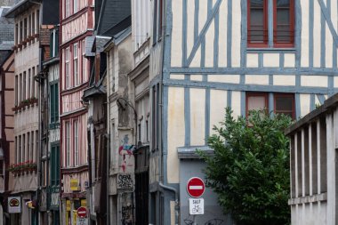 Rouen Normandy Fransa 9.25.2019 Geleneksel yarım kereste renkli evler