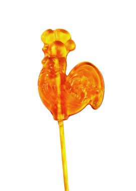Şeker lolipop horozu beyaz arka planda bir çubuk üzerinde