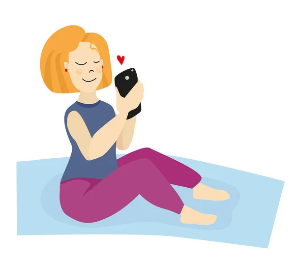 Yoga minderinde sarı saçlı bir kız telefonuna bakar ve bir aşk mesajı alır.