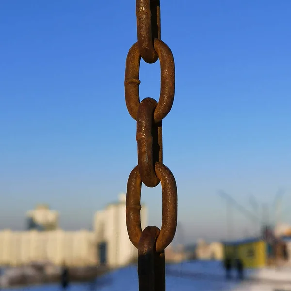 Rusty Iron Chain Blue Background — Stock Photo, Image