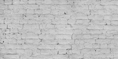    Sarı tuğlalı duvar, kabuğu soyulmuş.                            