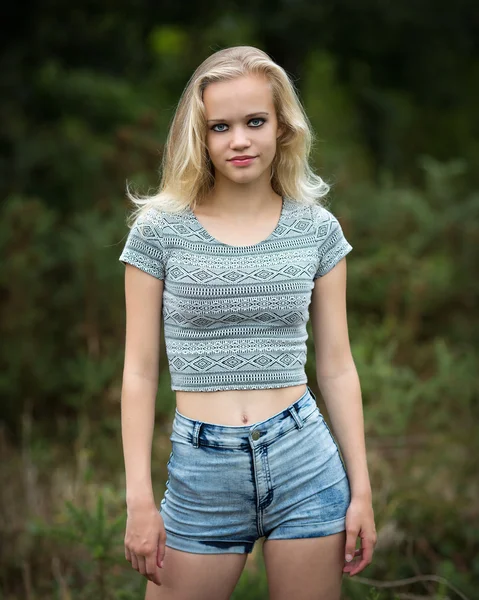 Beautiful Blond Teen Showing Belly Button — Stock Photo, Image