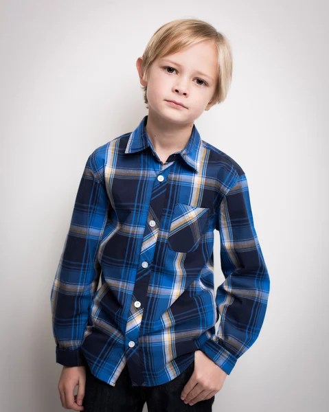 Bonito jovem menino no inteligente azul camisa — Fotografia de Stock