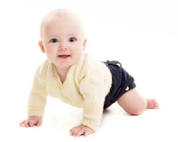 Blue Eyed Baby Boy strisciando su uno sfondo bianco Fotografia Stock