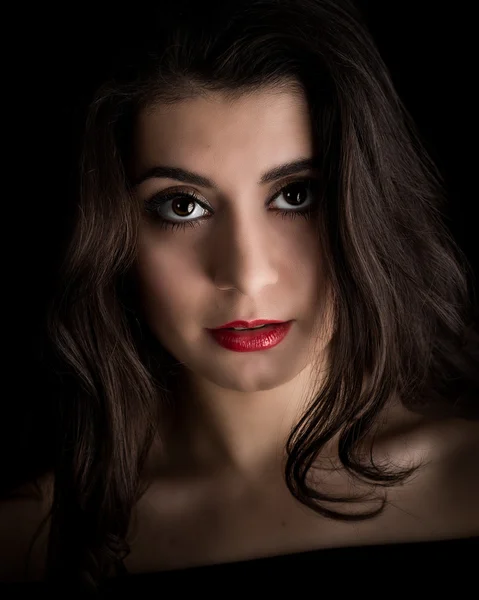 Portrait of a Beautiful Young Brunette Woman Looking into the Ca — Stock Photo, Image