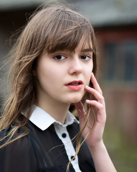 Junge viktorianische Frau in schwarz — Stockfoto