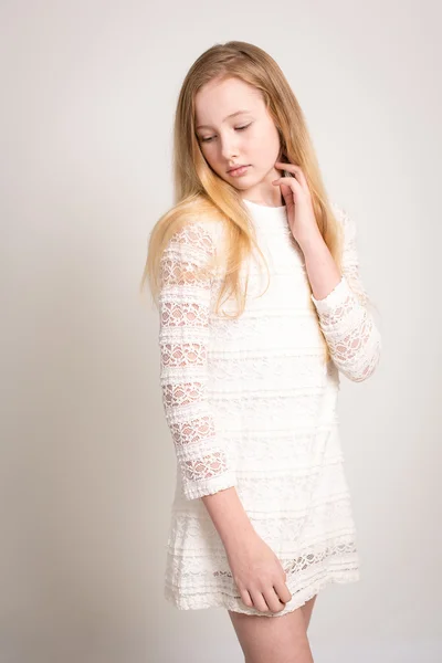 Pretty Young Teenage Girl In White Dress — Stock Photo, Image