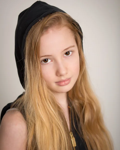 Blond Hooded Girl — Stockfoto