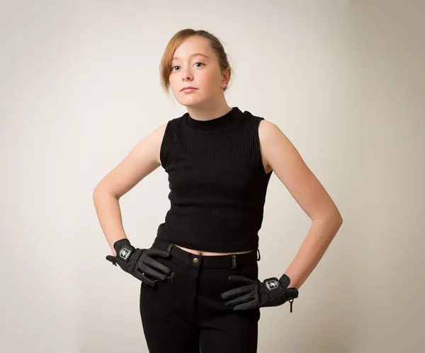 Gember tienermeisje In het berijden van Outfit — Stockfoto