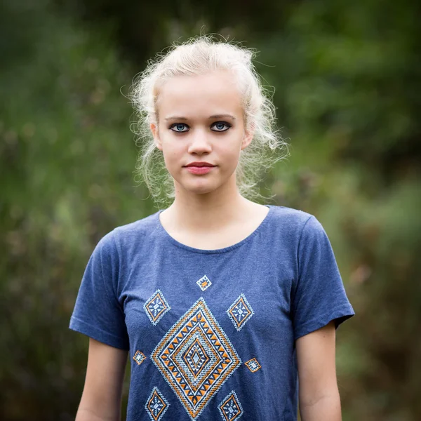 Bela anjo branco adolescente menina — Fotografia de Stock