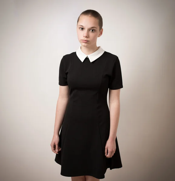 Beautiful Bald Shaven Young Teenage Girl In Black Dress — Stock Photo, Image