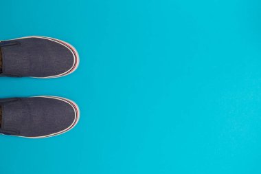 Mavi arkaplan görünümünde mavi kaymalar, kopi boşluk