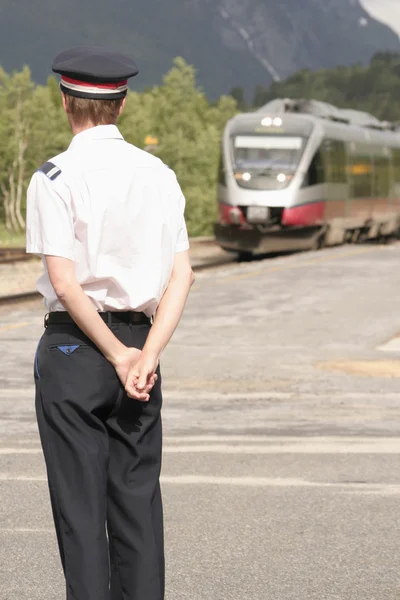 İletken ve gelen tren Norveç