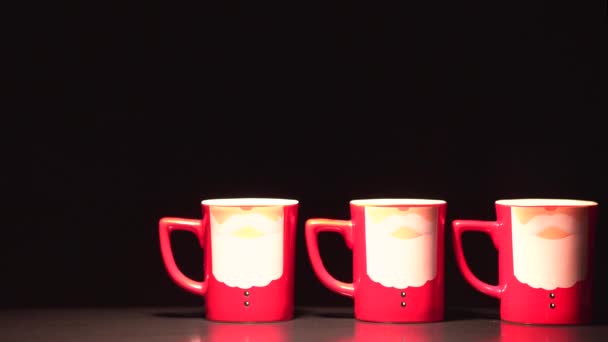 輝く碑文星の背景にメリークリスマスとカップの形で4サンタクラス — ストック動画