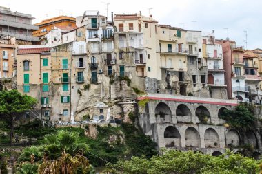 Calabria 'da eski bir köy evi cephesi