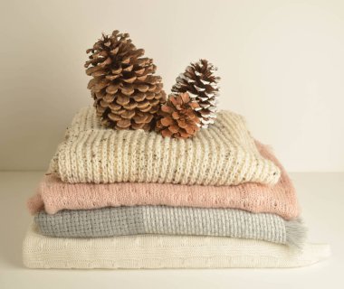 köknar kozalaklı yumuşak renkli yün kumaş