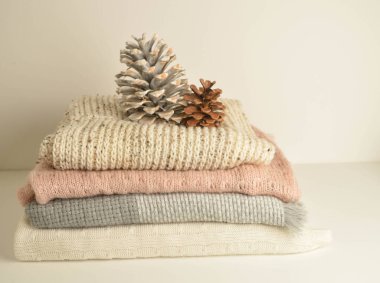 köknar kozalaklı yumuşak renkli yün kumaş