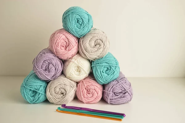 Pastell Coloured Woolen Balls Colorful Crochet Hooks Crocheting Handicraft — Stock Photo, Image