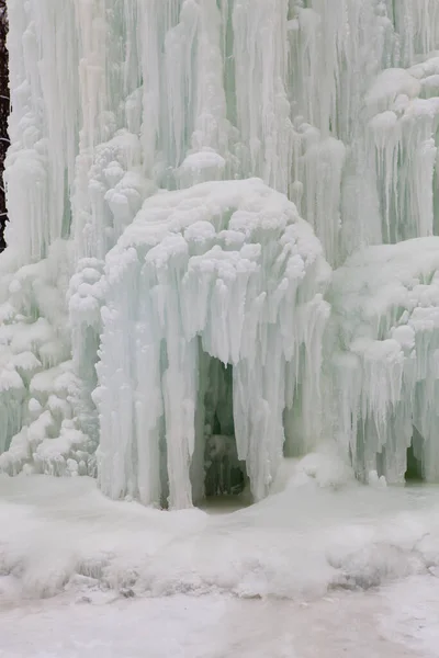 Fonte Congelada Inverno Fonte Estava Congelada Gelo — Fotografia de Stock