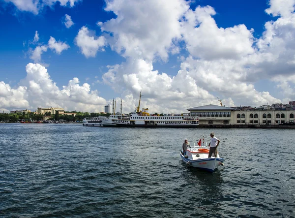 Färjor i Istanbul — Stockfoto