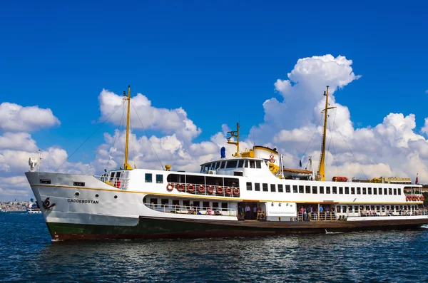 Veerboten in Istanbul zee van Marmara, de Bosporus. — Stockfoto