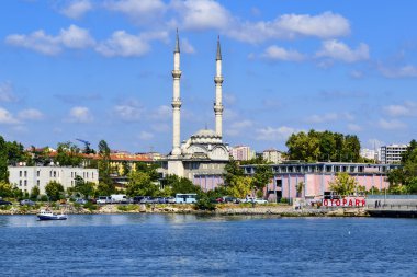 Istanbul, Kadıköy iskelesi. İletişim kuralı Haydarpaşa Camii 