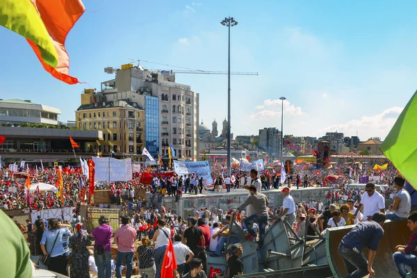 Taksim Gezi Parkı protestoları ve etkinlikleri. Taksim Meydanı'ndaki protestolardan manzara.