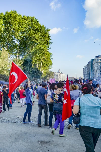 Taksim Gezi Park protests and Events. It has started action against the construction of a shopping center instead of cutting trees in Gezi Park in Istanbul. A large portion of Turkey It spreads. — Stock Photo, Image