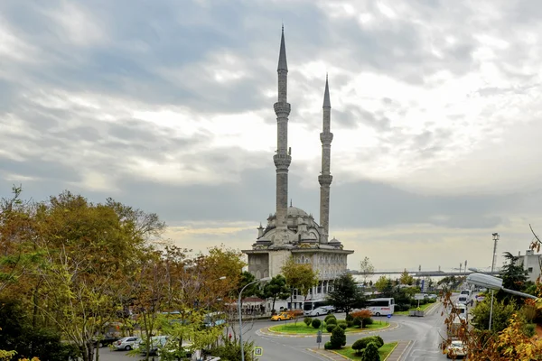 Istanbul, Kadikoy pier. Protokoll Haydarpasa moskén jag — Stockfoto