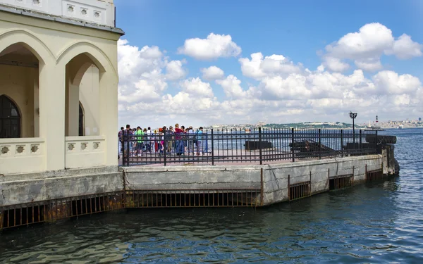 Istanbul, alte kadikoy pier, besiktas und inseln fähre passg — Stockfoto