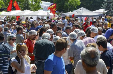 Büyük yaşandığı protesto ücretsiz gıda dağıtım alanında,