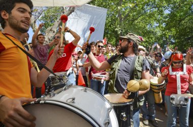 Taksim Gezi Parkı, Grup muş yürüyen protestocular destek