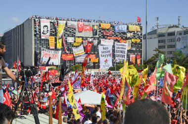 Gezi Parkı protestolar. Göstericiler Taksim Meydanı'nda