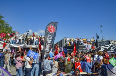 Gezi Parkı protestolar. Göstericiler Taksim Meydanı'nda
